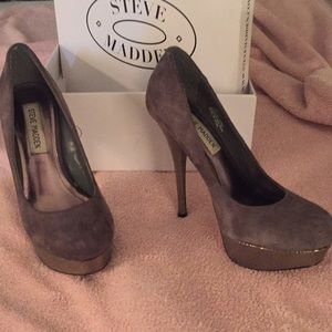 Steve Madden grey suede pumps sz6